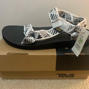 Teva women’s sandals size 7. Brand new never worn